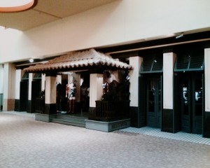 Hollister store, Image Credit: crazytales562
