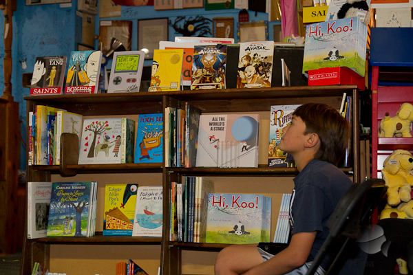 Gene Yang reading